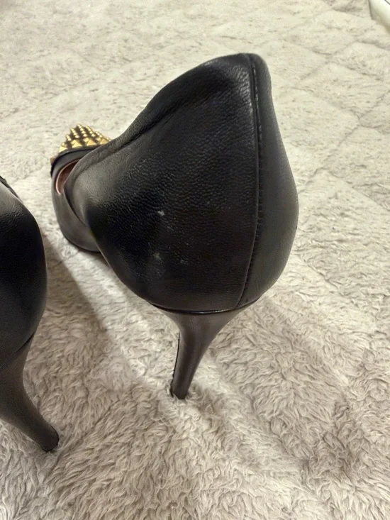 Gucci Black Leather Pointed Studded Pumps with Gold Accents - Picture 7 of 9